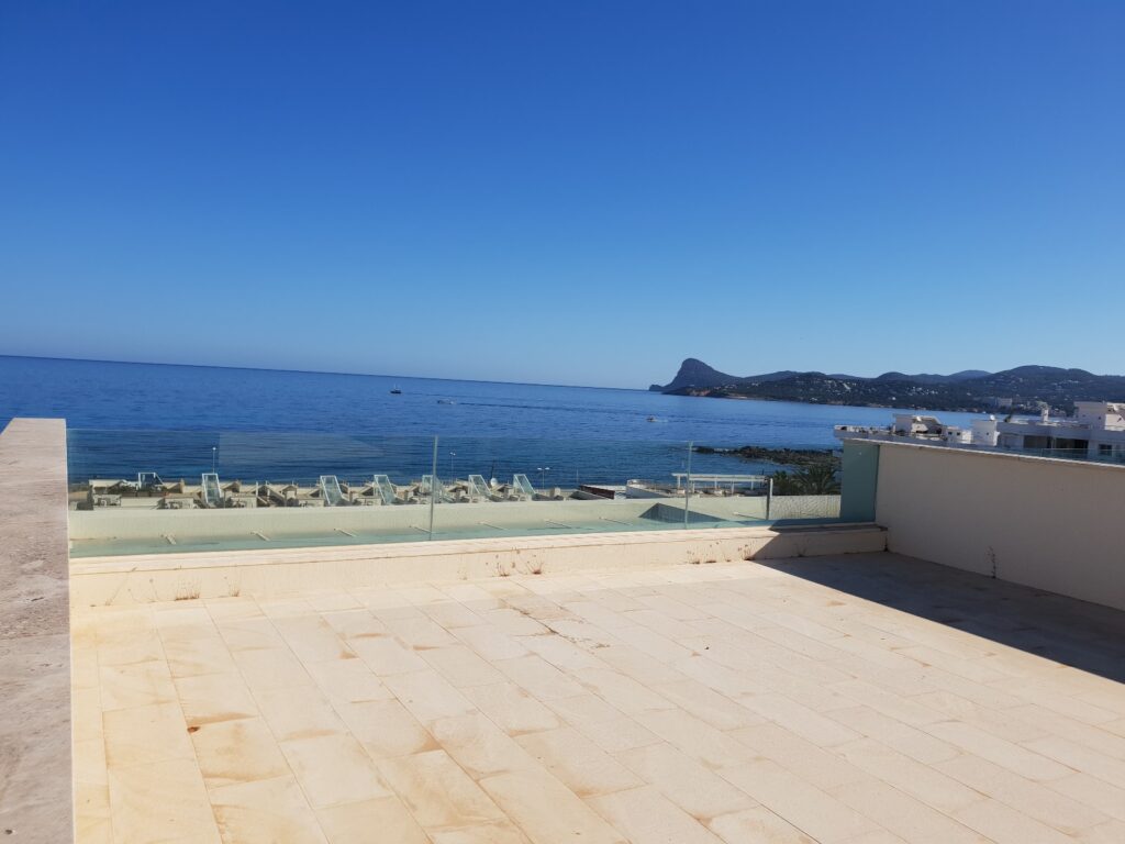 Front-Line Penthouse Port des Torrent  Bay